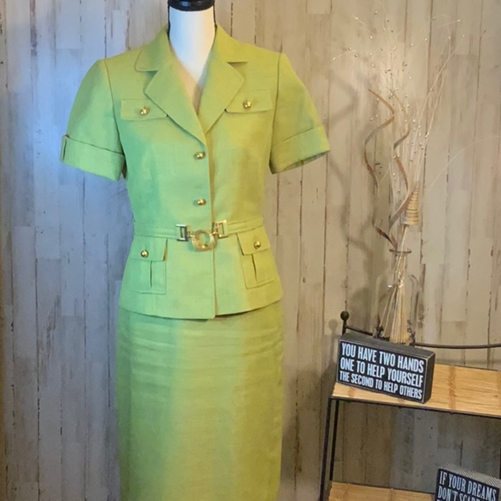 Tahari short sleeve belted suit set with skirt